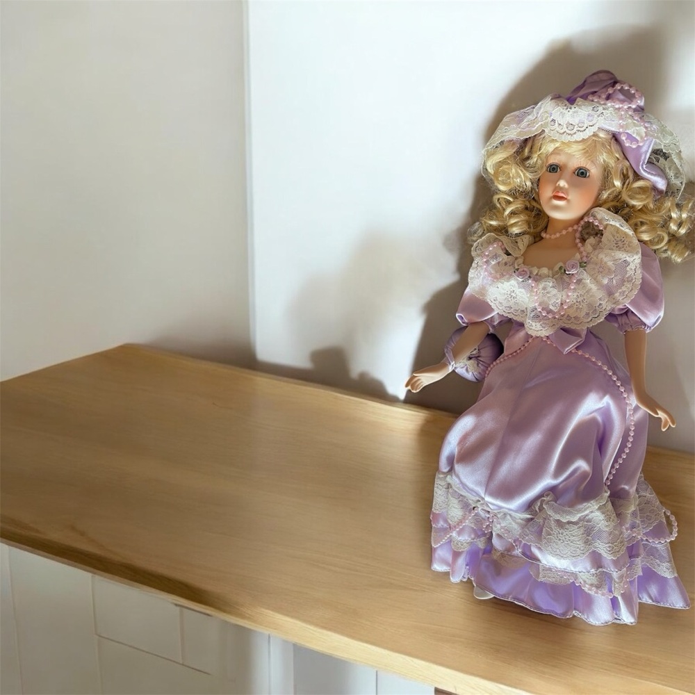 Vintage 90’s | Heritage Signature Collection Porcelain Doll
